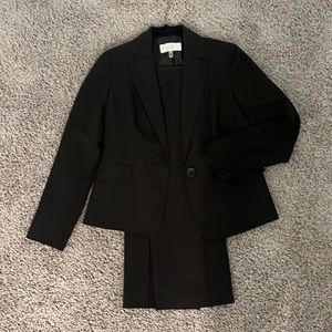 Le Petit pant suit for work or interviews!